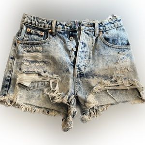 Signature 8 distressed short shorts size small